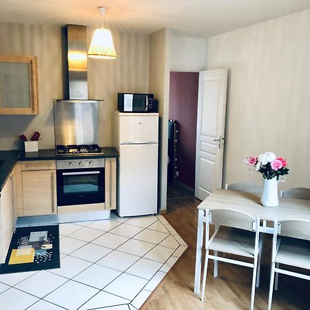 Logement Centre Ville D'Epernay Avec Parking Prive Esterno foto