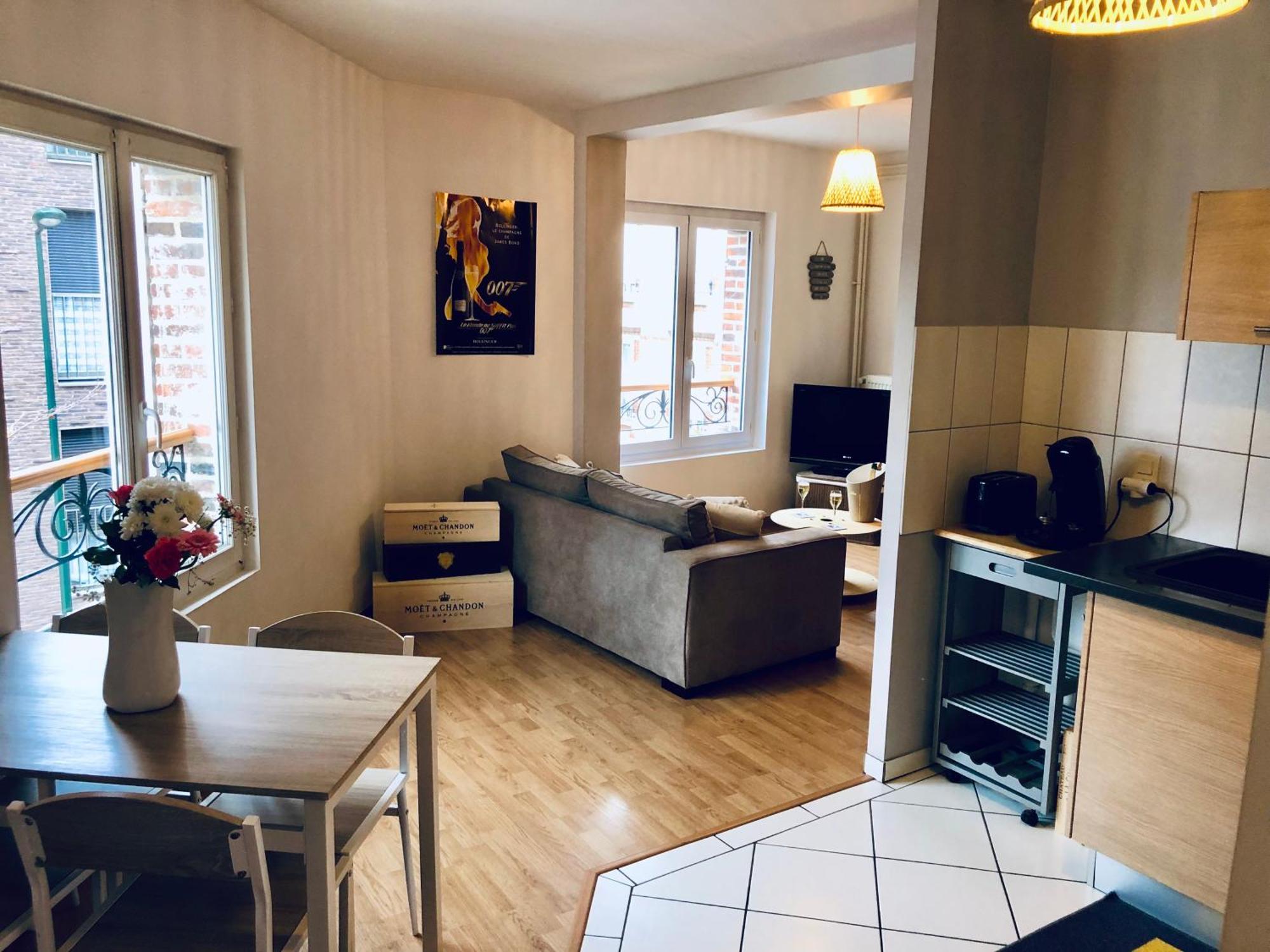 Logement Centre Ville D'Epernay Avec Parking Prive Esterno foto