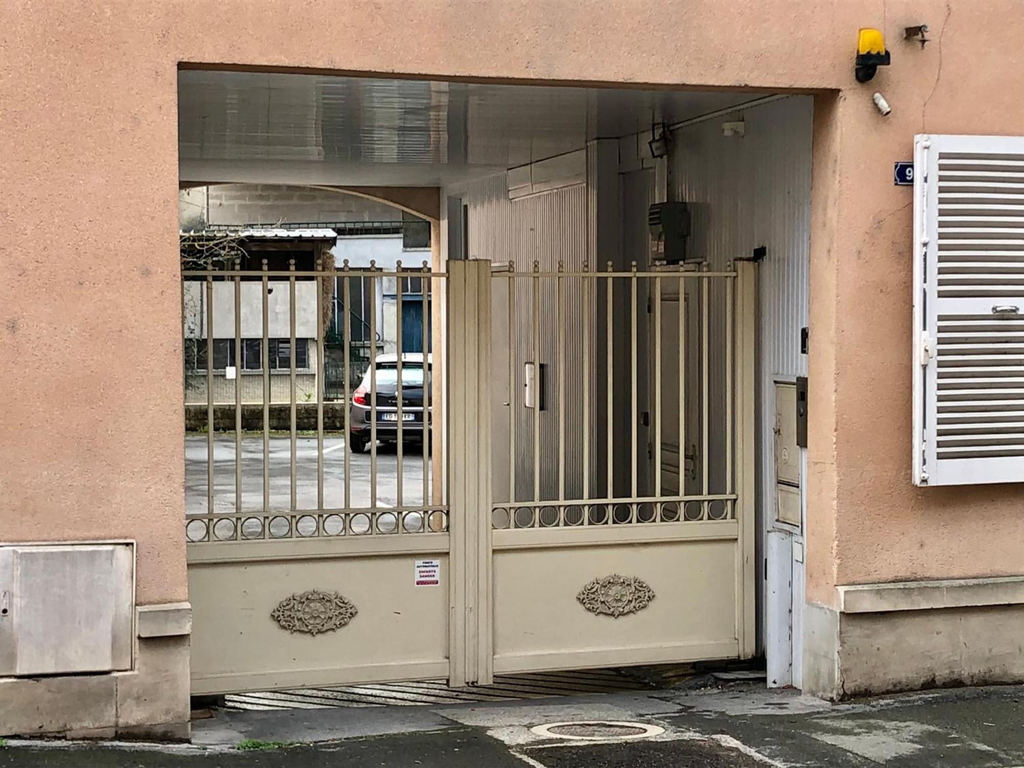 Logement Centre Ville D'Epernay Avec Parking Prive Esterno foto
