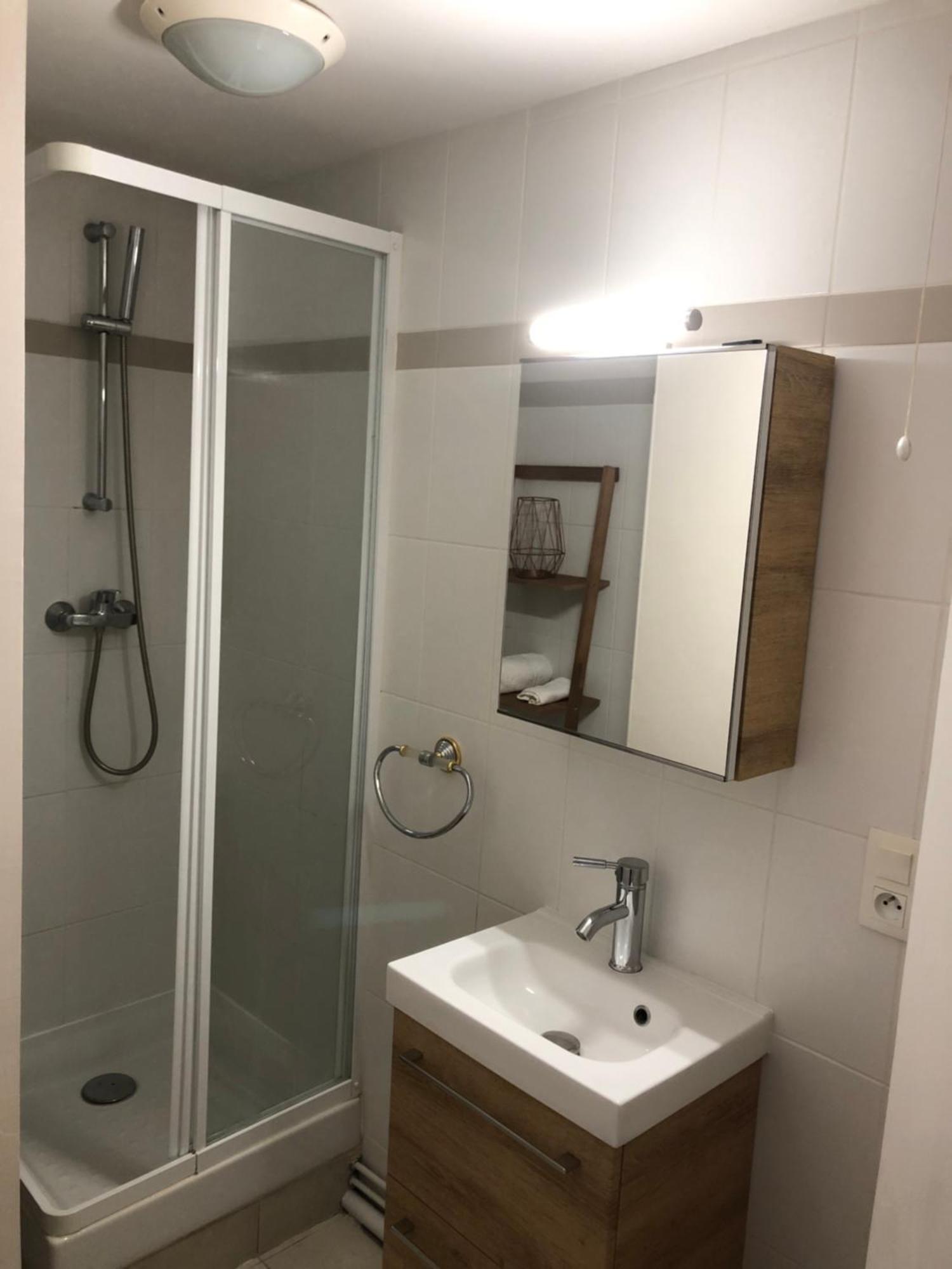 Logement Centre Ville D'Epernay Avec Parking Prive Esterno foto
